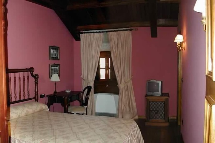 Room 2 of 19