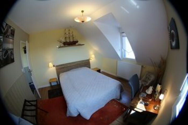 Room 17 of 37