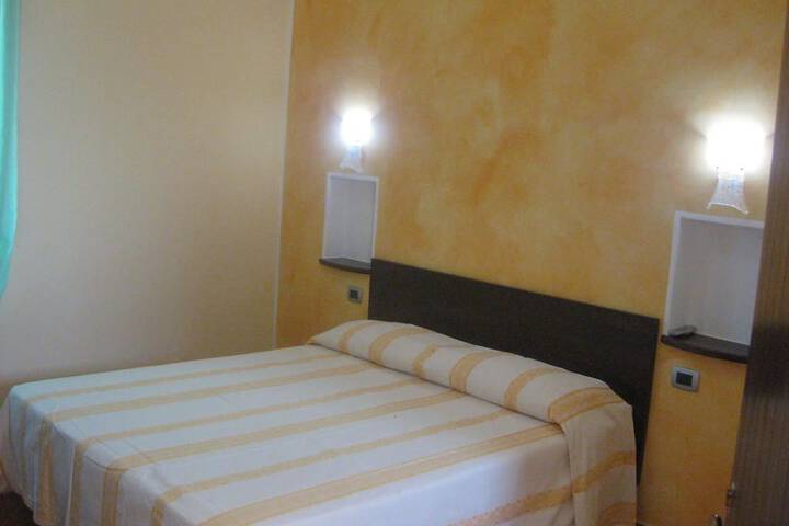 Room 9 of 11