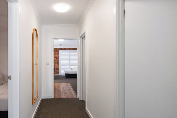 Room 32 of 65
