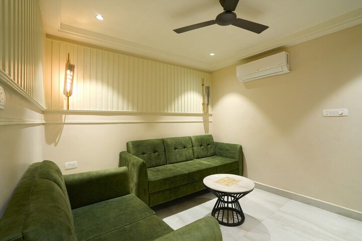 Room 44 of 64