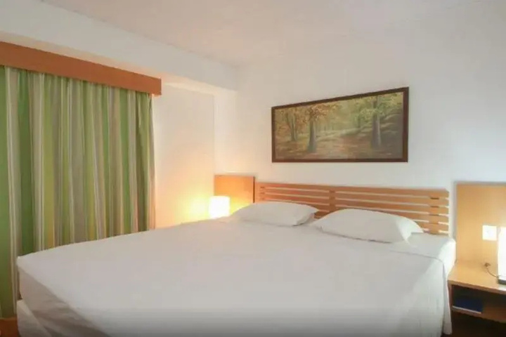 Room 6 of 22