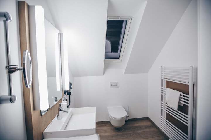 Room 42 of 57