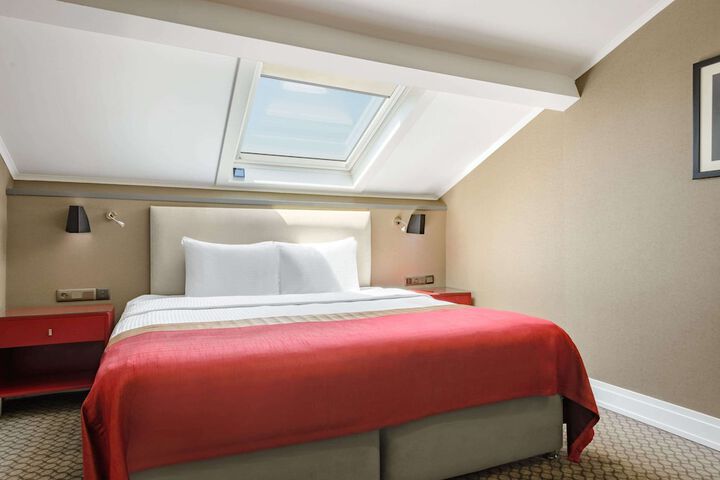 Room 14 of 63