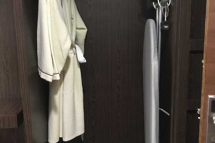 Room 13 of 34
