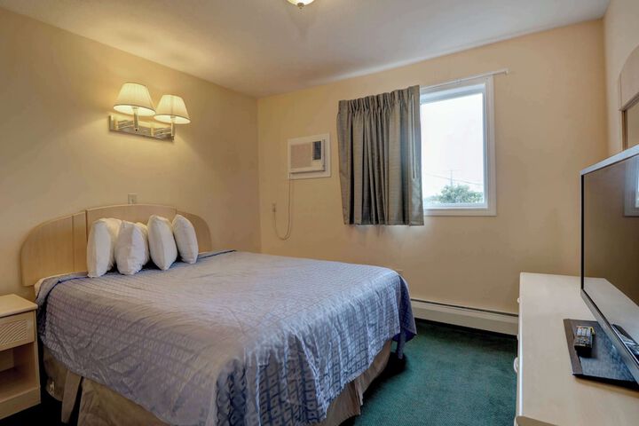 Room 10 of 83