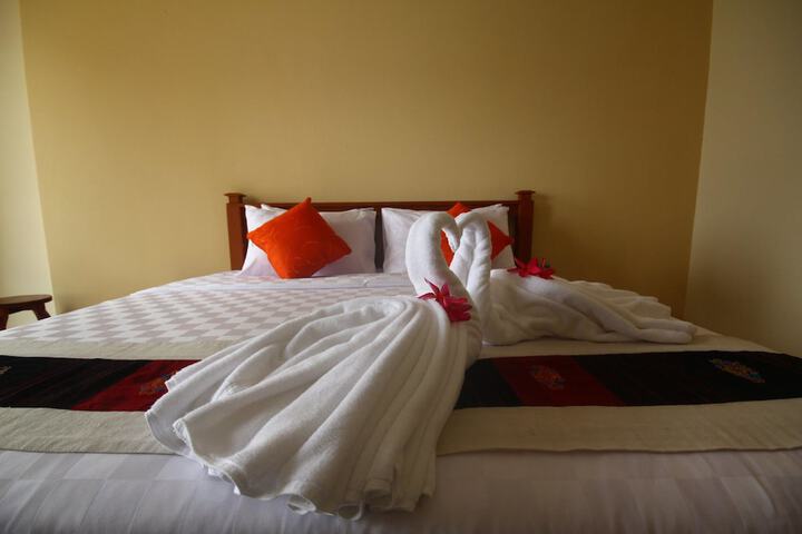 Room 3 of 28