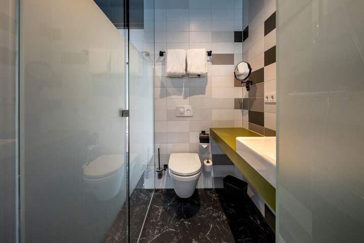 Room 16 of 22