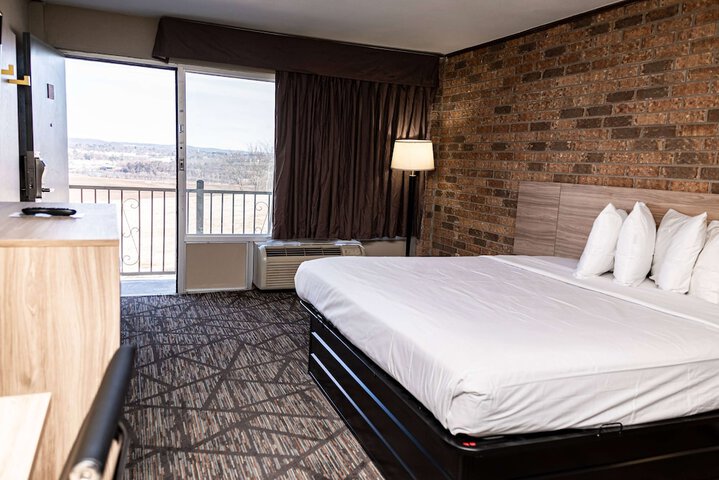 Room 3 of 10