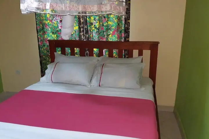 Room 4 of 13