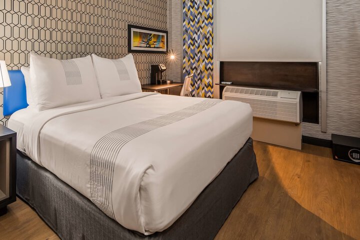 Room 8 of 21
