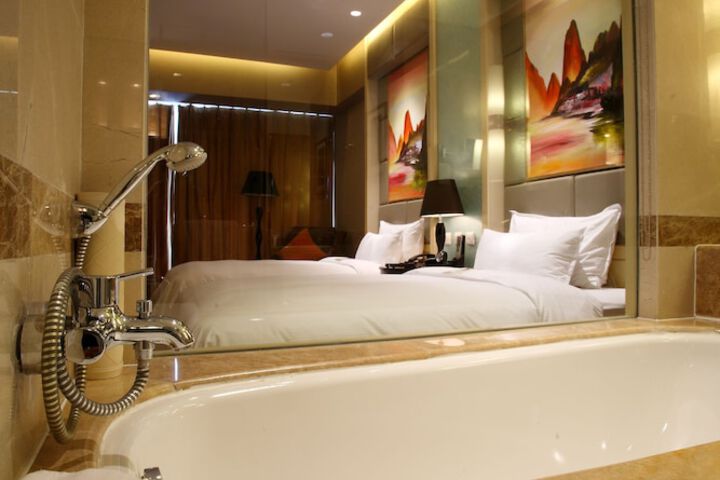 Room 18 of 35