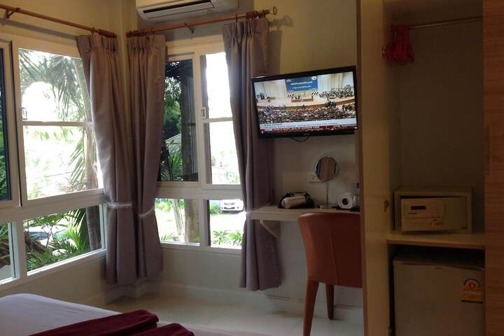 Room 8 of 37