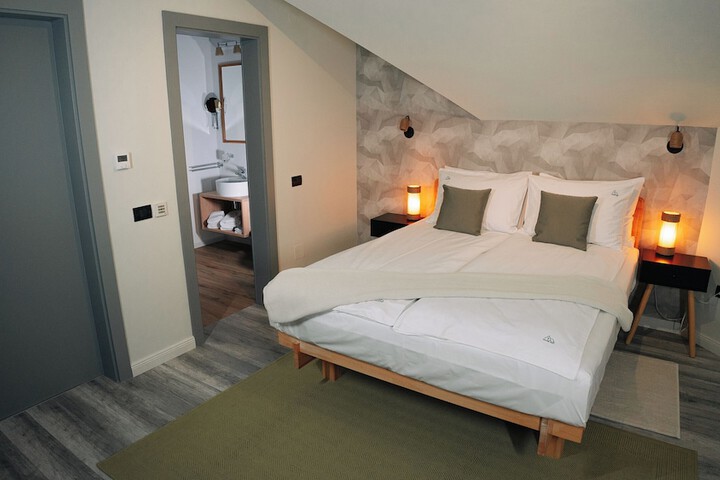 Room 79 of 184