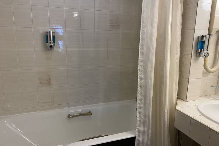 Room 54 of 67