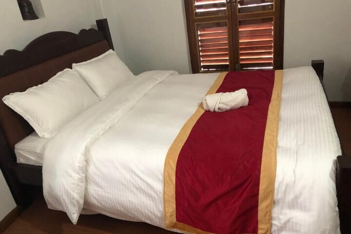 Room 17 of 28