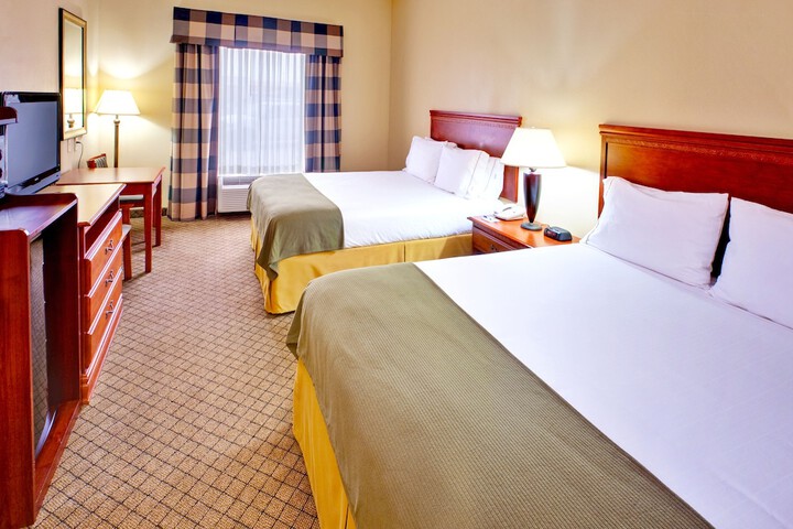 2 Queen Beds (3 of 6)