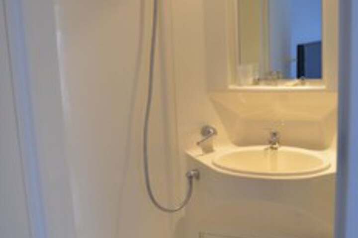 Room 4 of 36