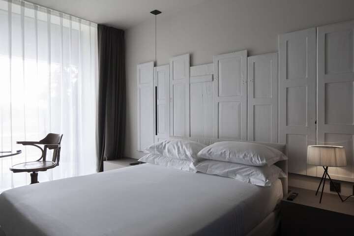 Room 8 of 43