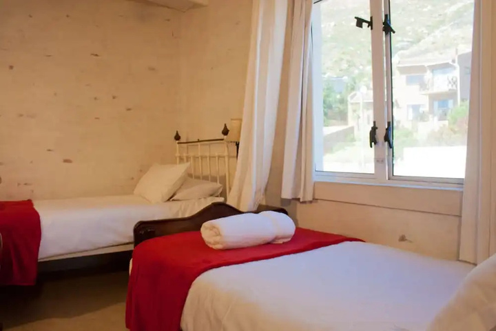 Room 5 of 14