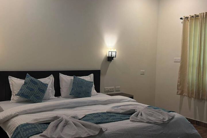 Room 5 of 34