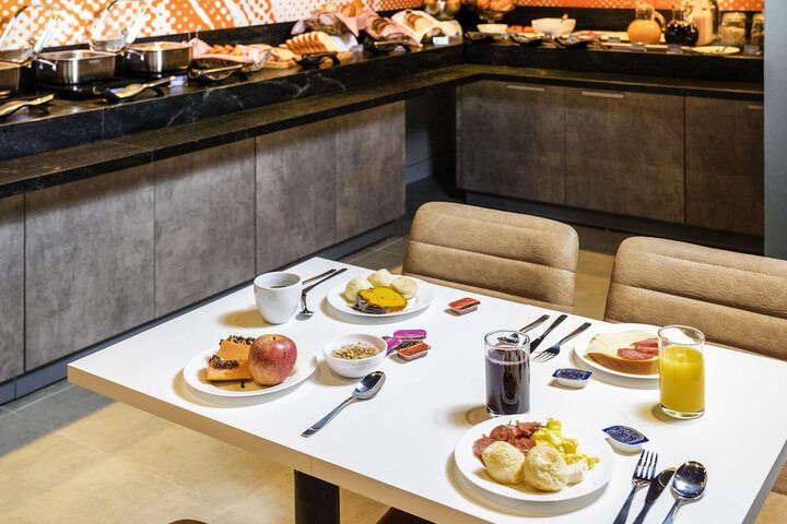 Breakfast/Coffee Service 44 of 66