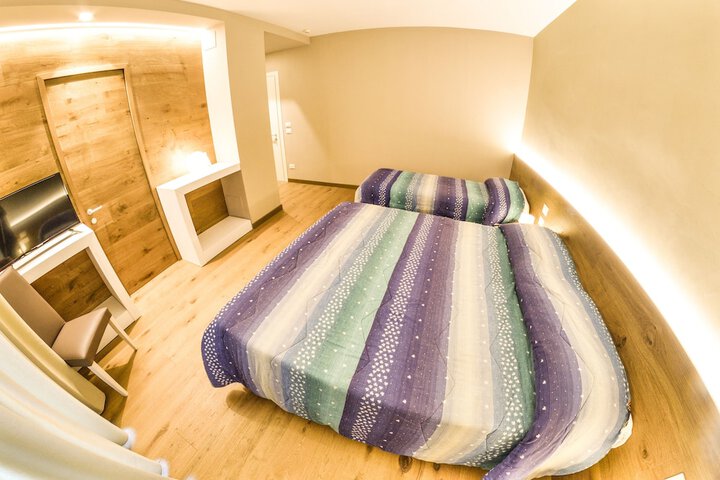 Room 9 of 44