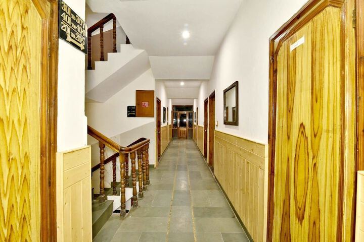 Ballroom/Hall 31 of 43