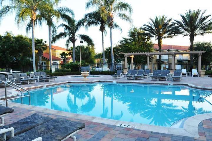 Pool 10 of 26