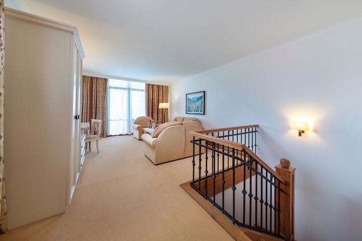 Room 35 of 173