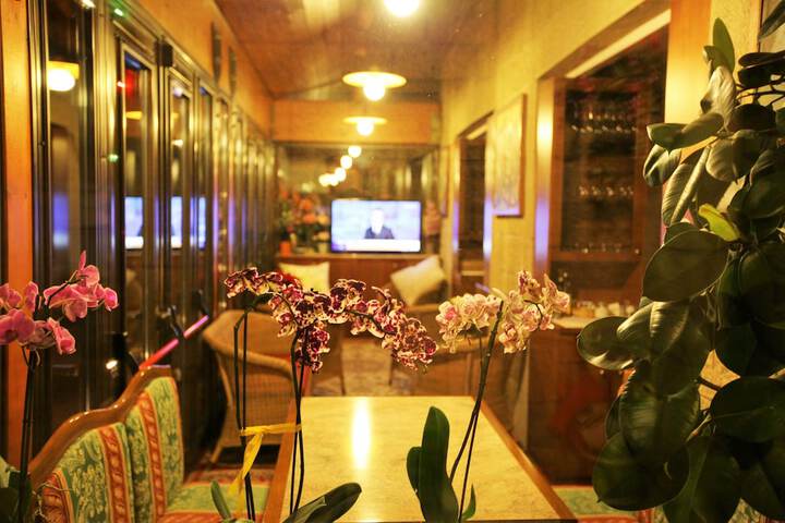 Lounge 70 of 89