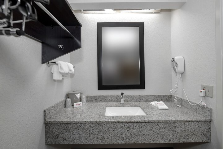Bathroom sink