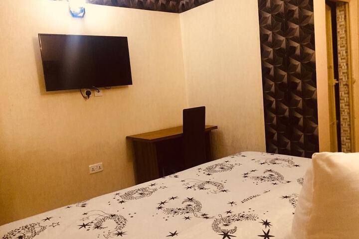 Room 4 of 23