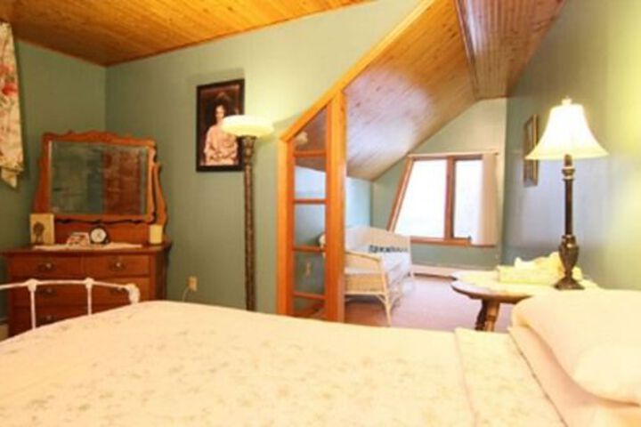 Room 25 of 99
