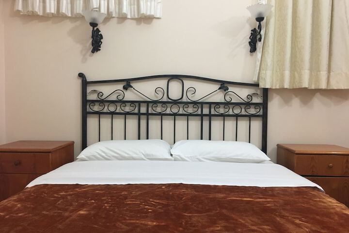 Room 11 of 30