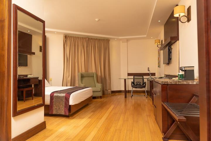 Room 34 of 87