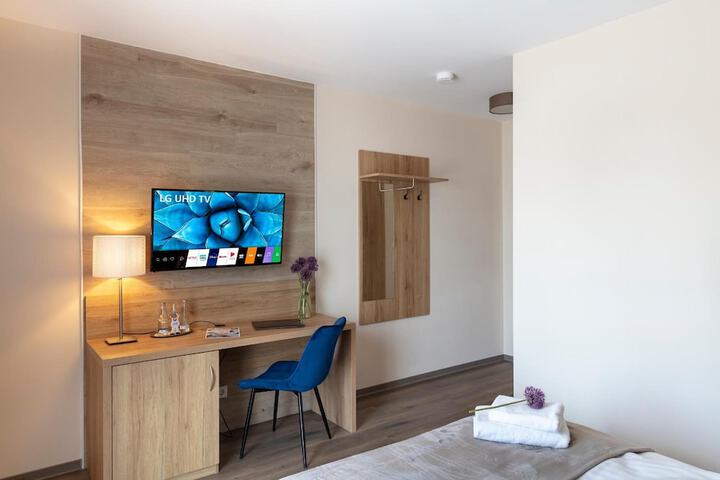 Room 8 of 50