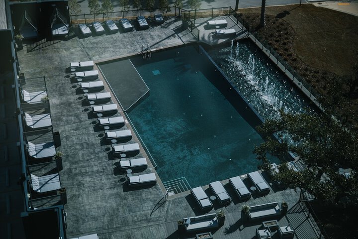 Infinity pool