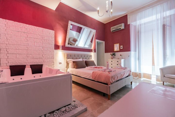 Room 11 of 28