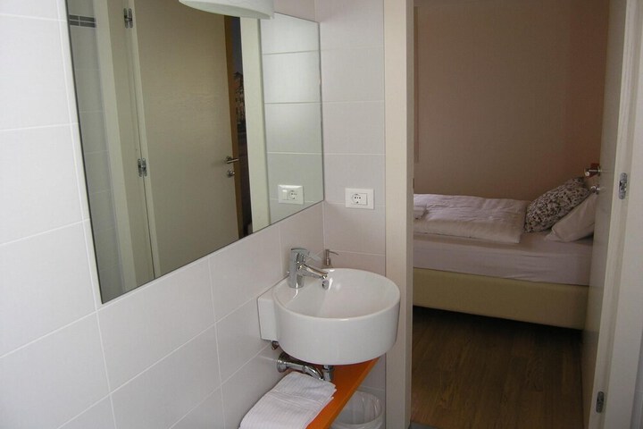 Room 13 of 25