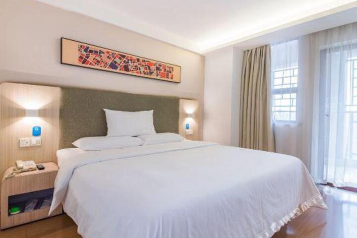Licheng Hotel (Leshan Jiaxing Road Food Street)