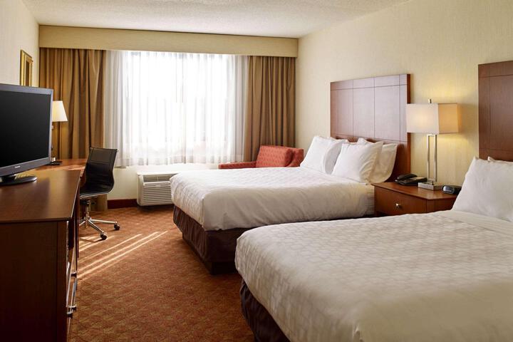 2 Double Beds Business Room (10 of 11)
