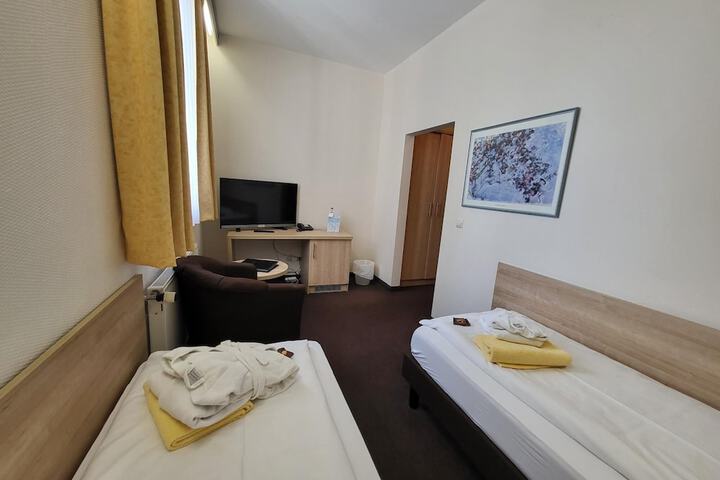 Room 10 of 73