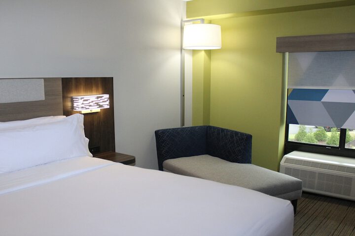 1 King Bed (9 of 11)