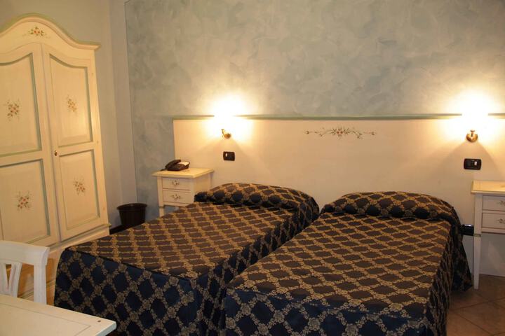 Room 7 of 30