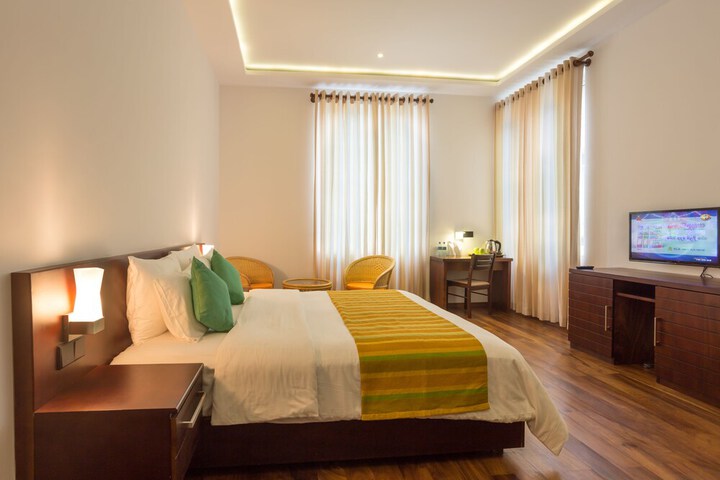 Room 6 of 33