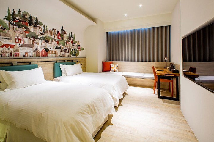 Room 6 of 47