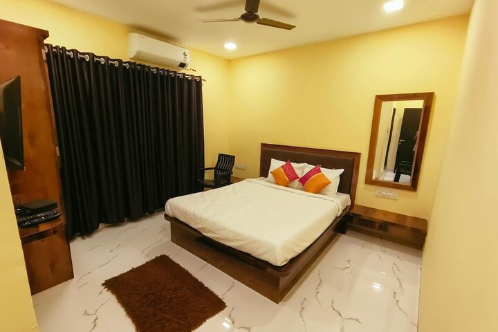 Room 8 of 16