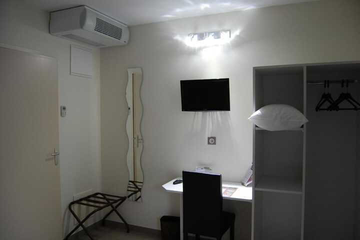 Room 12 of 61