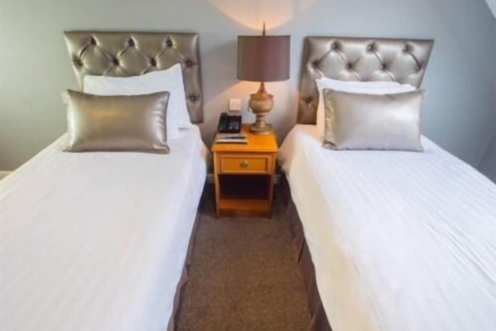Room 4 of 20